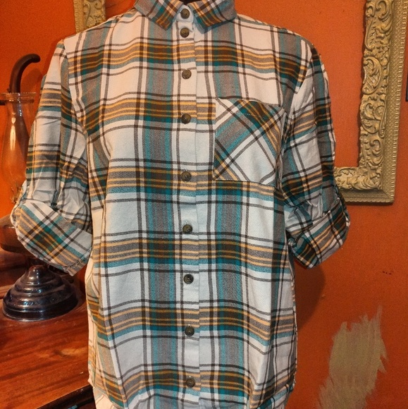 !📦🤯🌻🌹🌳 plaid button down - Picture 1 of 5